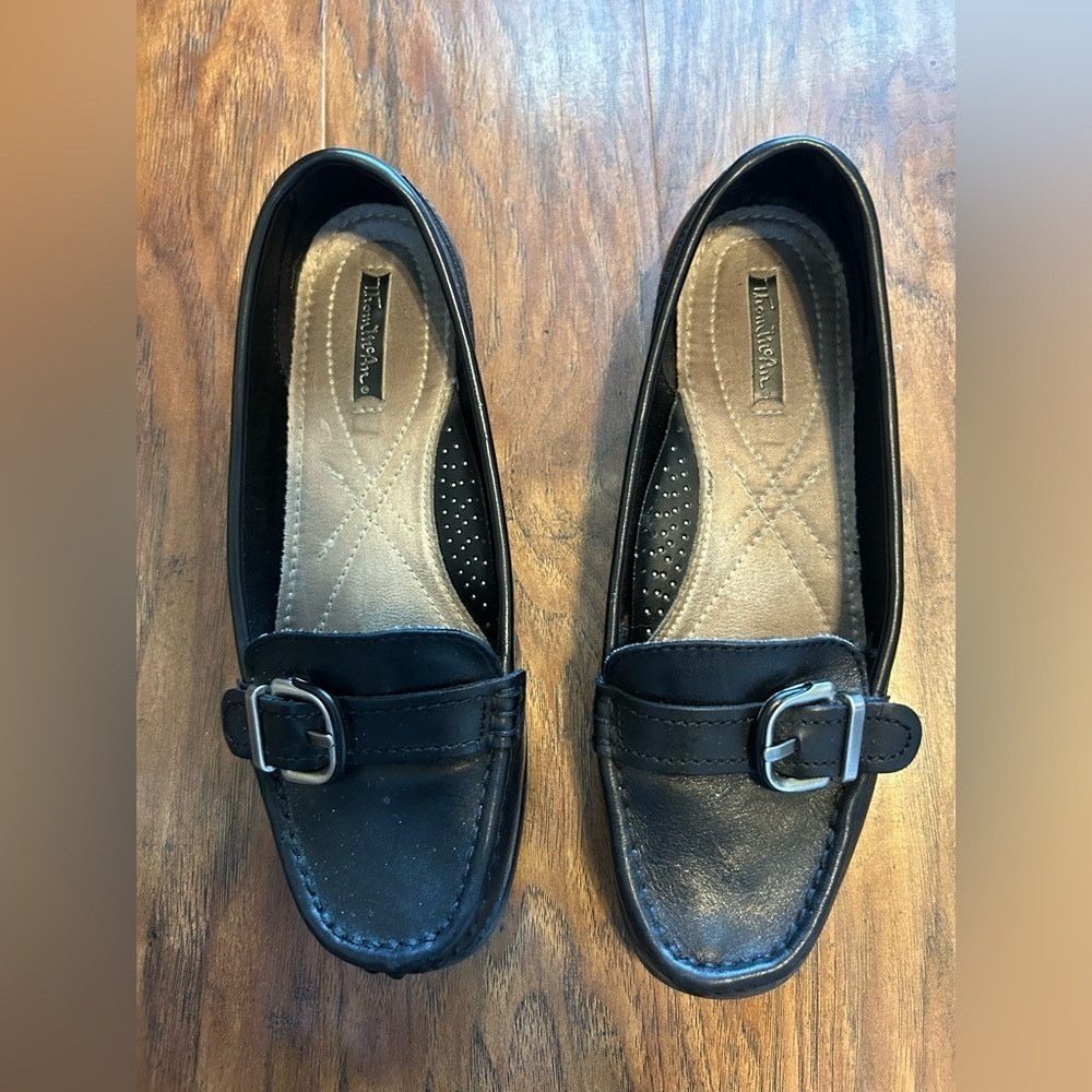 Vintage Thom McAn Black Leather Loafers With Metal Buckle Women’s Size 6.5